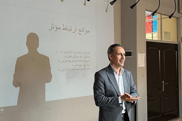 کارگاه آموزشی «مهارت‌های برقراری ارتباط با نوجوان » در هنرستان قدس ناحیه دو شهرری 