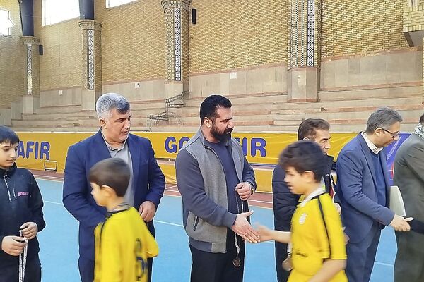 حضور دانش‌آموزان ابتدایی ناحیه دو شهرری در مسابقات فوتسال