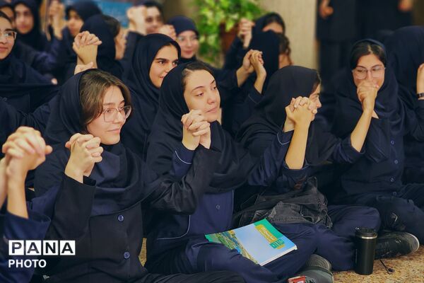 مهرگان، روایت مهر و دوستی در دبیرستان فرهنگ ۱۳