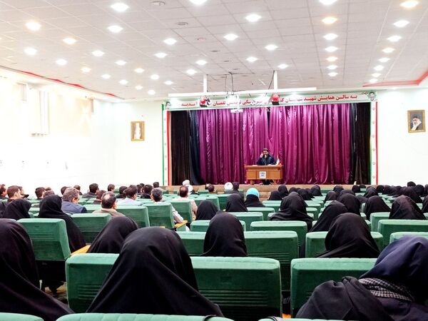 جلسه جهاد تبیین با موضوع بررسی مسائل سیاسی ایران و جهان در کاشمر