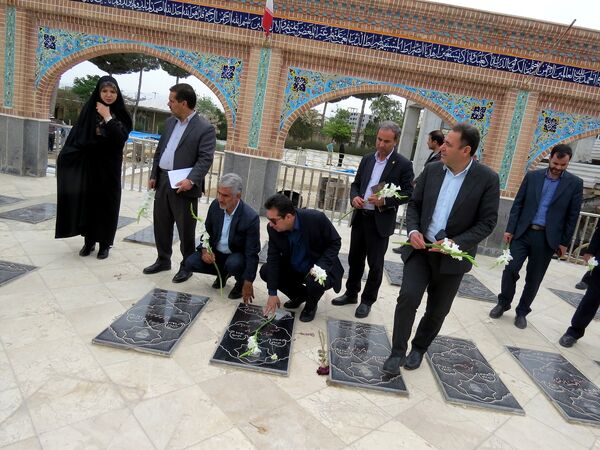 گلباران مزار شهدای دانش‌آموز و معلم در بجنورد
