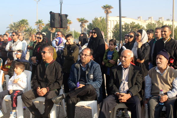 پیاده‌روی خانوادگی در بوشهر