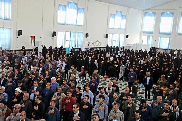 استقبال باشکوه مردم لنده از شهدای گمنام
