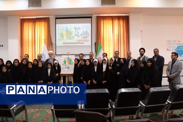 رونمایی از پوستر نخستین جشنواره داستان‌نویسی روستا در روستای گردکوه شهرستان مهریز 