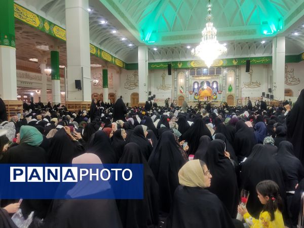 اجتماع دختران دانشجو در حرم مطهر حضرت معصومه (س) به مناسبت روز دختر  