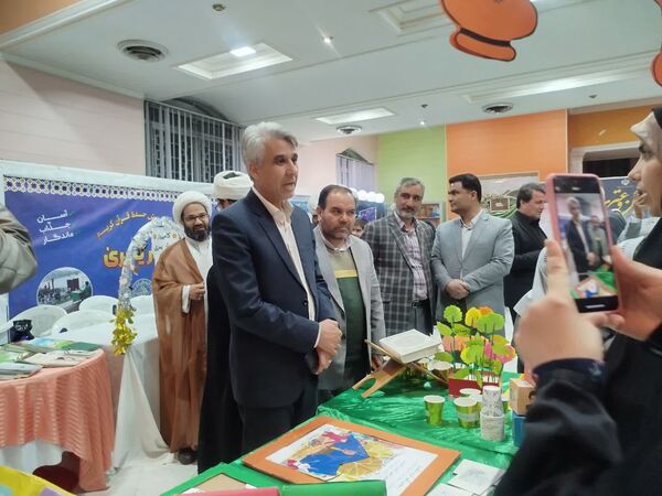 بازدید مدیر آموزش و پرورش کاشمر از  نمایشگاه قرآن و عترت شهرستان 