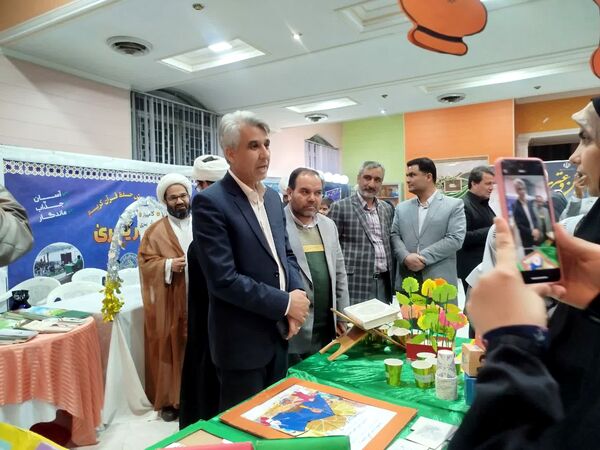 بازدید مدیر آموزش و پرورش کاشمر از  نمایشگاه قرآن و عترت شهرستان 