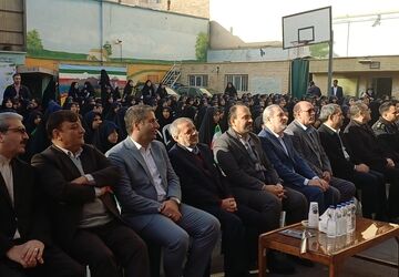 رمز پیروزی انقلاب وحدت اسلامی است