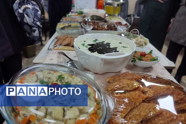 برپایی نمایشگاه دست سازه ها دانش آموزان وجشنواره غذامعلمان  درمدرسه شهیدمعظم