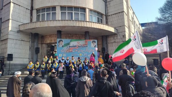 نوای دلنشین گروه سرود پیشتازان، روحی تازه در جشن انقلاب