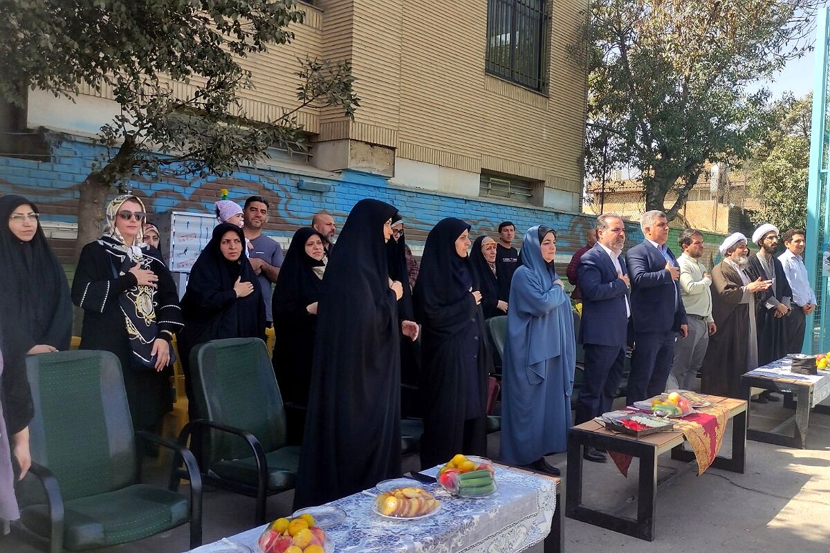 برگزاری مراسم افتتاحیه زمین چمن مصنوعی در دبیرستان شاهد علامه طباطبایی ناحیه دو شهرری 