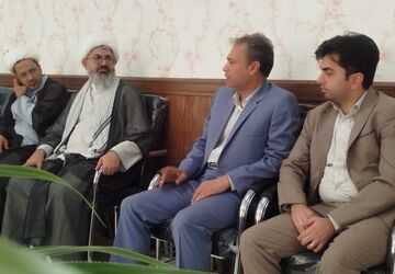 بازدید مدیر آموزش و پرورش و امام جمعه کاشمر از دبیرستان امام خمینی (ره) کاشمر 
