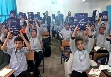 گرامیداشت روز دانش آموز  با ورزش زورخانه‌ای در دبیرستان رفسنجانی 