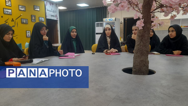 حضور مشاور معاون رئیس جمهور در مرکز «حس خوب» قم