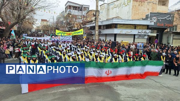 شکوه حضور مردم بانه در راهپیمایی 22 بهمن