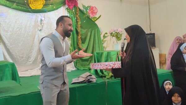 جشن ولادت حضرت علی( ع) و روز پدر در دبستان شاهد حاج تقی آقا بزرگ ناحیه یک مشهد