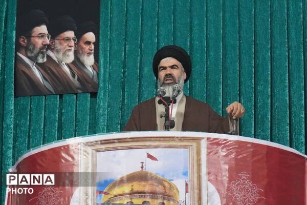 نسل نو در آینه ایمان؛ حضور دل‌نشین نوجوانان نماز جمعه بهارستان