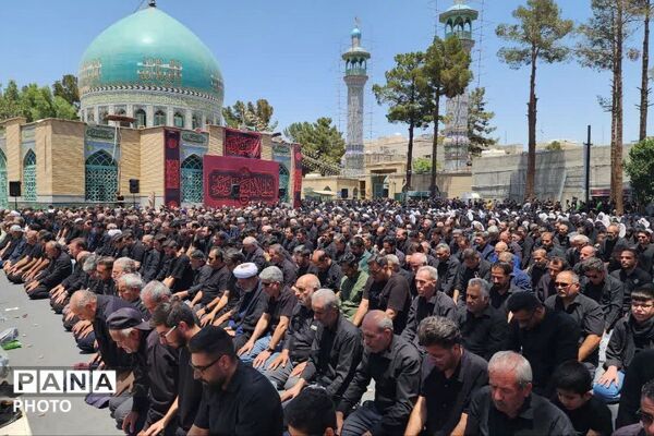 هنگامی که خورشیدِ عصر عاشورا، بر پیکرِ تشنه و بی‌کسی فرود آمد...