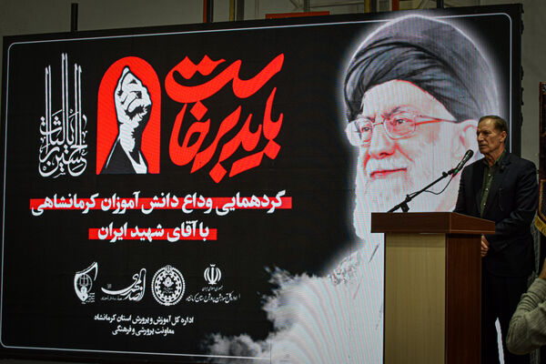 وداع دانش‌آموزان کرمانشاهی با رهبر شهید امت