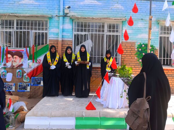 جشن جوانه‌ها در دبیرستان هیأت‌امنایی پژمان‌بختیاری مشهد