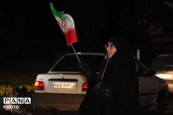 پرچمی که زمین نگذاشتند