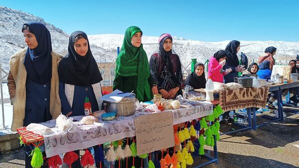 بازارچه کسب و کار دانش‌آموزی مدرسه الزهرا شهرستان مارگون