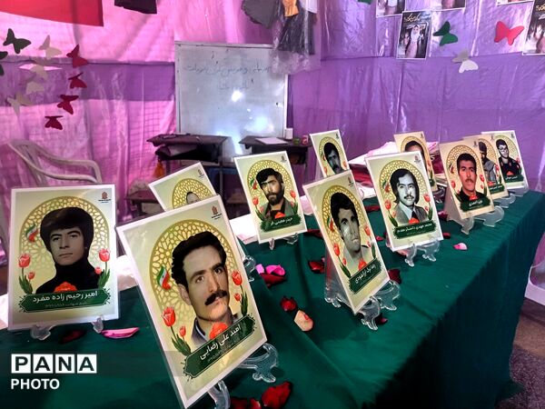 تجدید بیعت دختران وطن با آرمان‌های انقلاب در حسینیه امام
