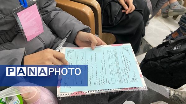 بازدید دانش آموزان دبیرستان دخترانه امید از آرامگاه شهید مدرس