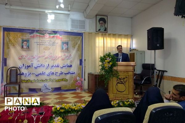 پژوهشگران نوجوان پیشوا روی سکوی افتخار