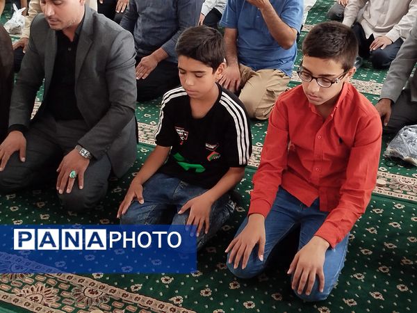 حضور پرشور جوانان و نوجوانان در نماز جمعه کاشمر