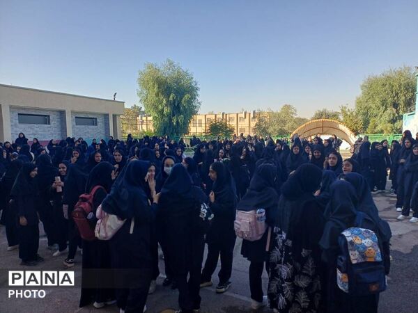 جشن آغاز سال تحصیلی در مدرسه شادروان ملوک زندی