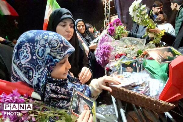 چهل روز میگذرد از ریختن خون بر روی دفتر و کتاب های دانش آموزان میناب