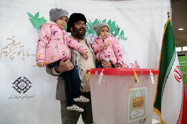 حضور شکوهمند مردم استان مرکزی پای صندوق‌های رأی