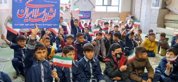 برگزاری جشن دهه فجر با برنامه‌های ورزشی و فرهنگی در دبستان شهید ابوالفضل