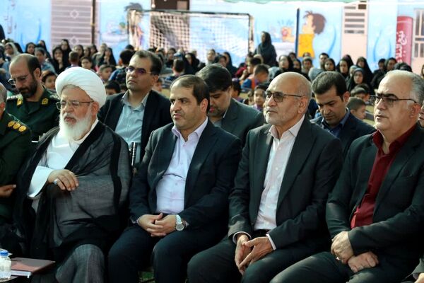 نواخته شدن زنگ شکوفه‌ها در دبستان محمد مهدی صالحی یزد