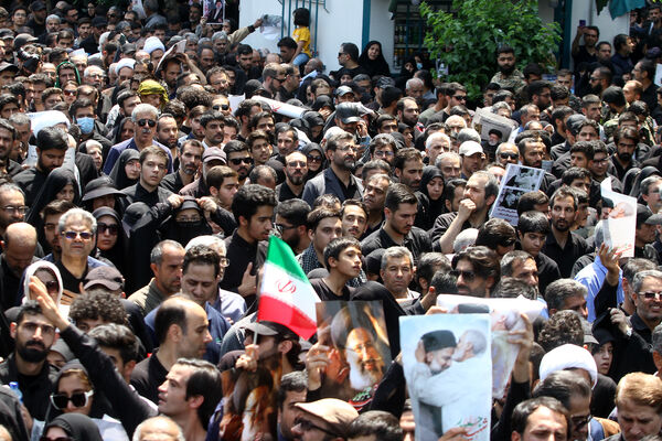 مراسم تشییع پیکر شهدای خدمت در تهران