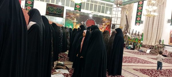 نماز جماعت در شب میلاد حضرت علی(ع) در خلیل آباد