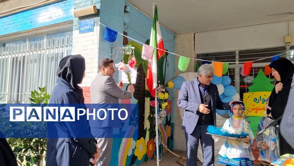 آیین نواختن زنگ هوای پاک در دبستان شریعه افشار‌نژاد ناحیه ۶