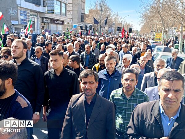 شهید وطن بر روی دستان مردم شهید پرور تشیع شد