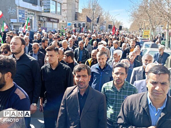 شهید وطن بر روی دستان مردم شهید پرور تشیع شد