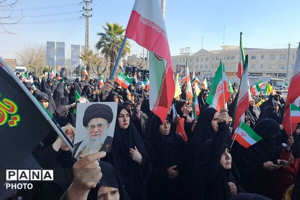 گردهمایی پرشور مردم وفادار و انقلابی چهاردانگه در دفاع از میهن و آرمان های انقلاب
