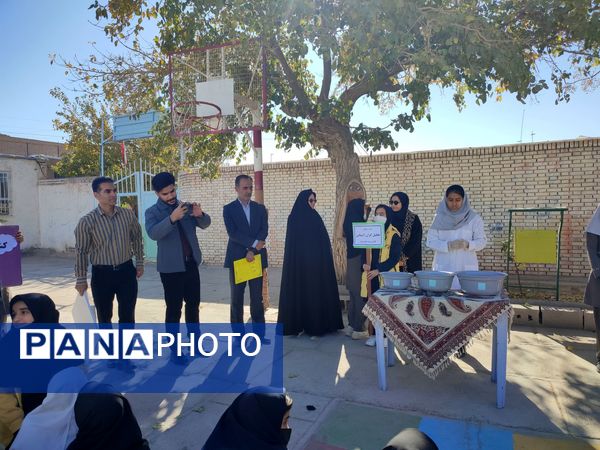 شور و هیجان در حیاط مدرسه