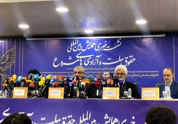 آزادی و حقوق ملت در اندیشه رهبری مبنای نظری و اجرایی دارد