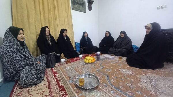 دیدار بانوان پایگاه پنج تن از مادر شهید یدالله علیزاده