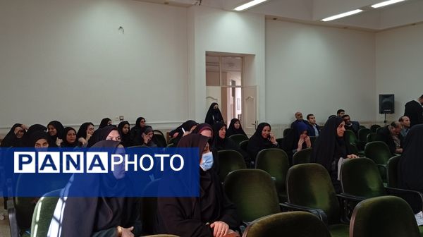 جلسه‌ ضمن خدمت با موضوع نماز و شیوه‌های نماز در بن