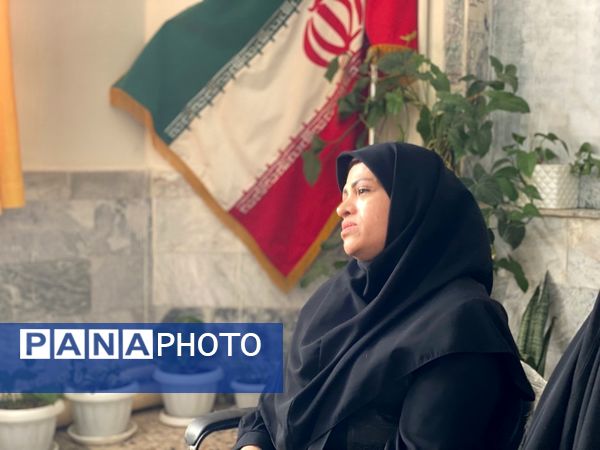 تقدیر از مشاور هنرستان مهدیزاده نیا ناحیه هفت مشهد