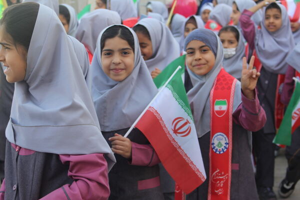 حضور پرشور تشکل های دانش آموزی در راهپیمایی ۱۳ آبان