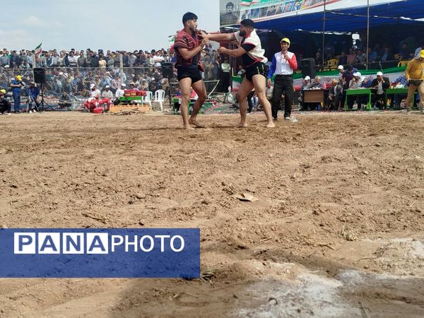 رقابت پهلوانان کشتی با چوخه در گود امام مرشد فاروج - میراثی ۴۰۰ ساله