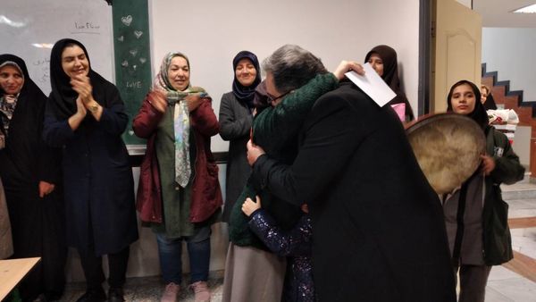 تجلیل از نخبگان آموزشی در دبیرستان شهیده محبوبه دانش