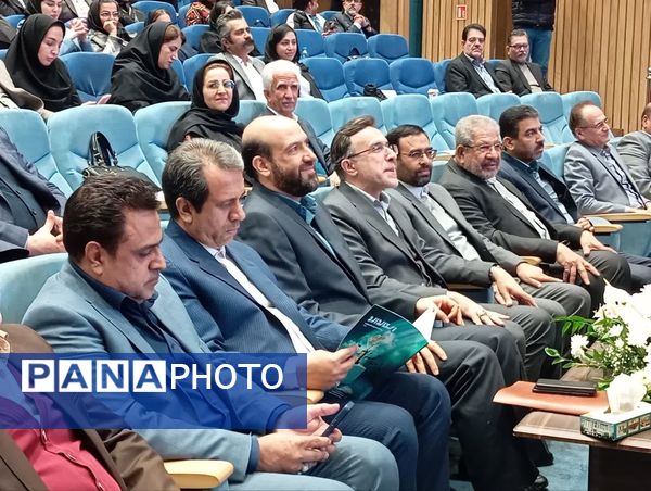 آیین تجلیل از واحدهای نمونه استاندارد و سفیران دانش‌آموزی استاندارد